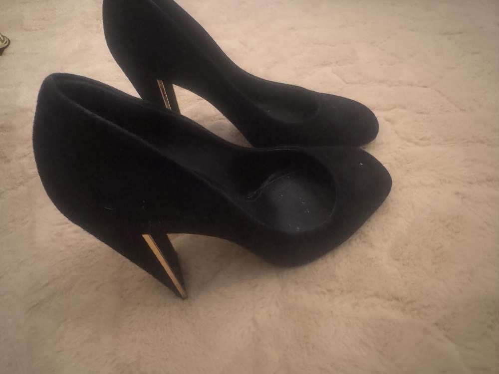 LV semišové topánky čiernej farby