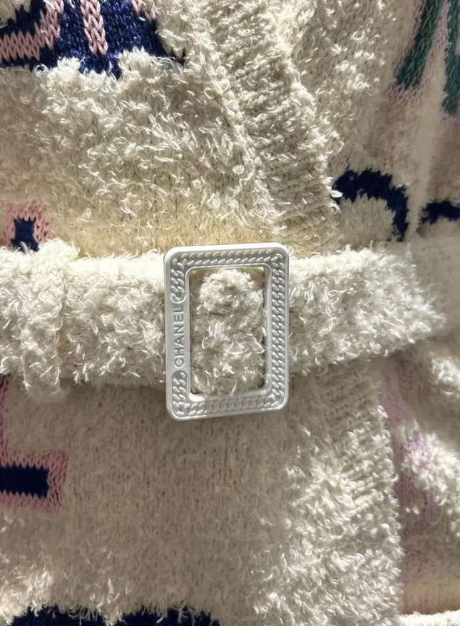 Chanel sveter