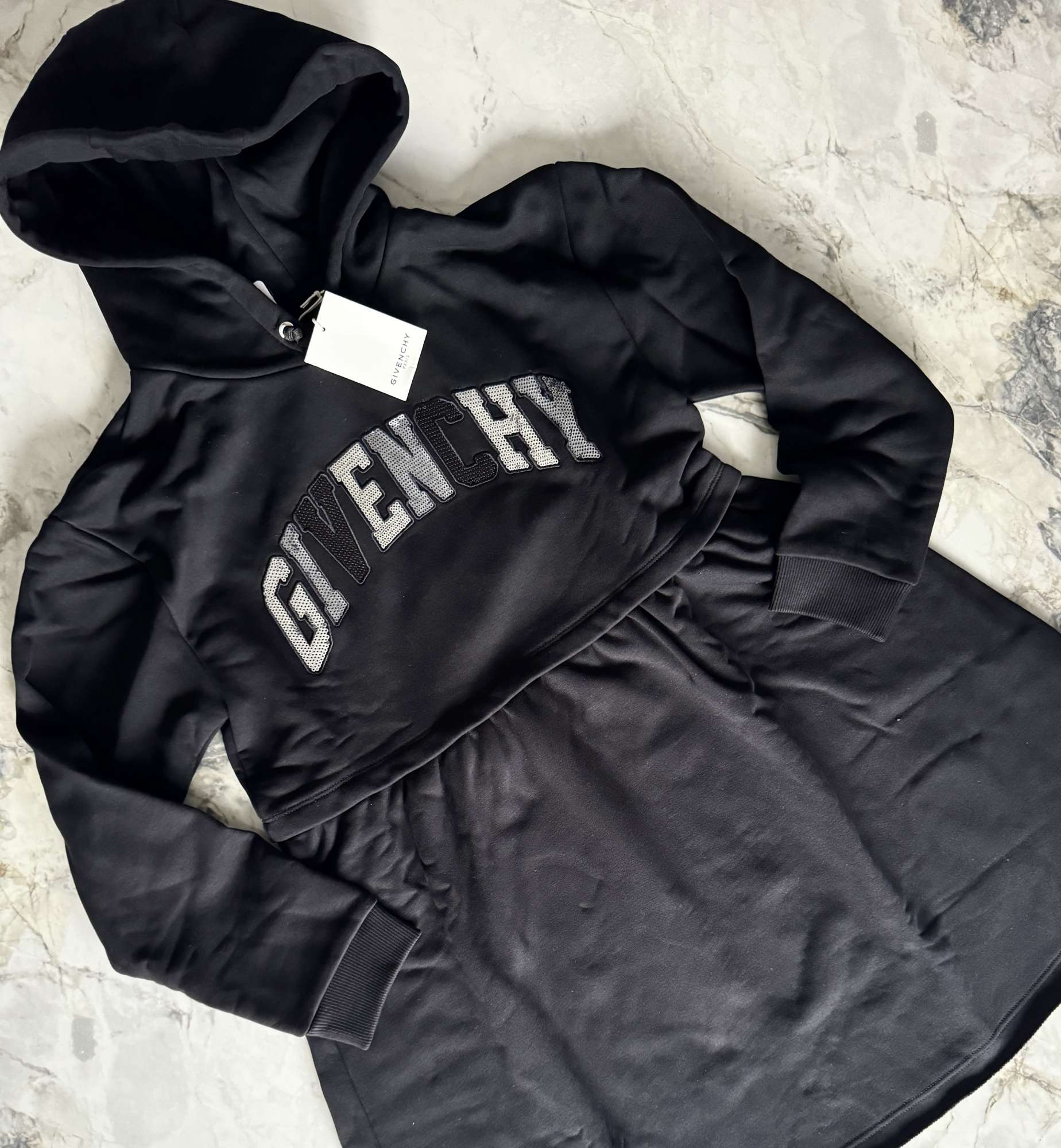 Givenchy saty
