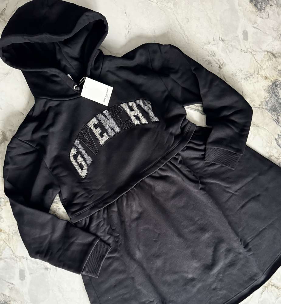 Givenchy saty