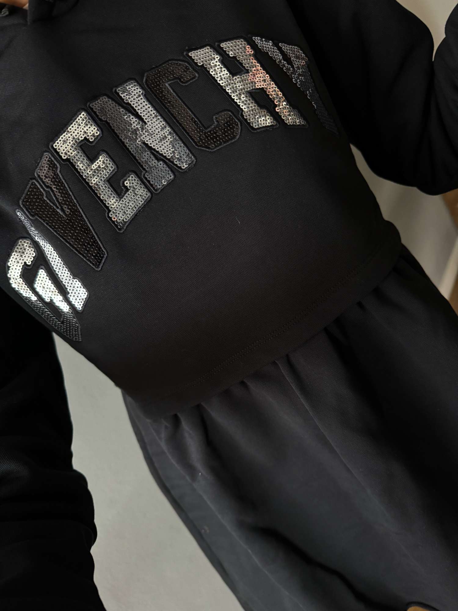 Givenchy saty