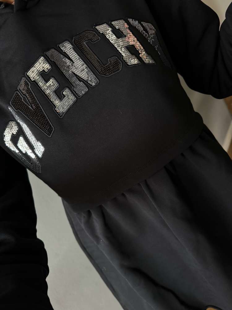 Givenchy saty