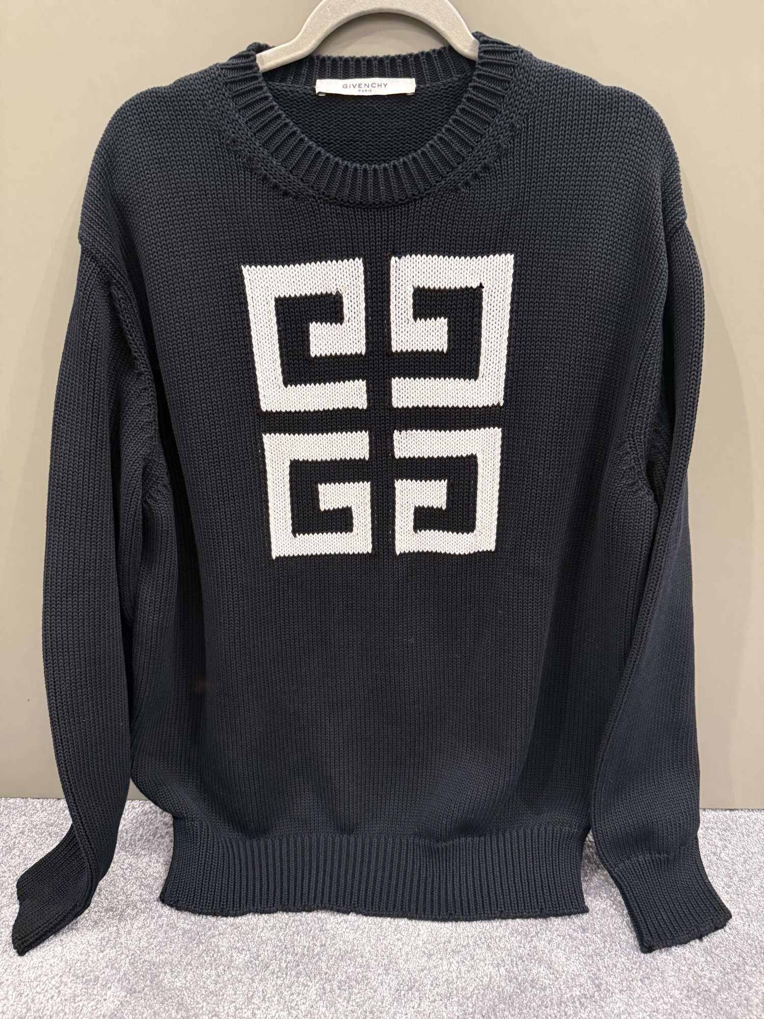 Sveter Givenchy