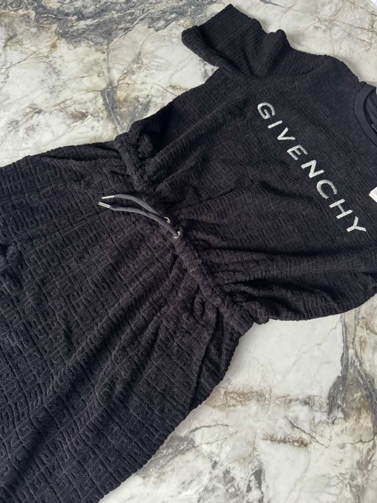 Givenchy saty