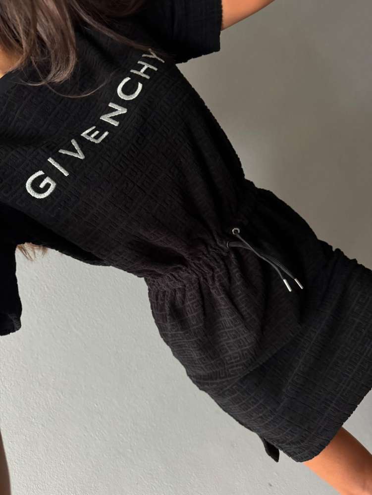 Givenchy saty
