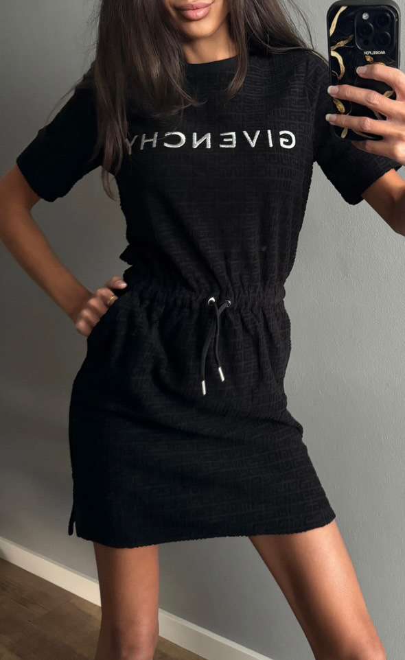 Givenchy saty
