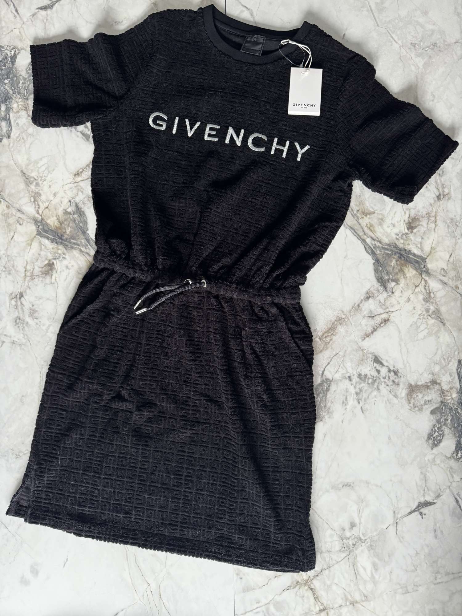 Givenchy saty