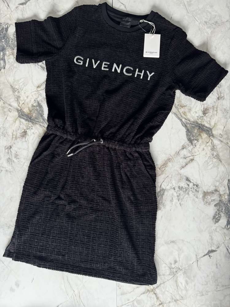 Givenchy saty
