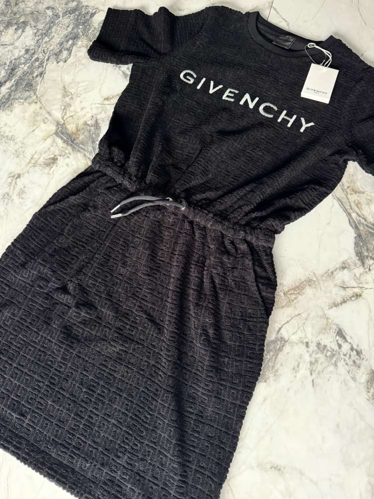 Givenchy saty