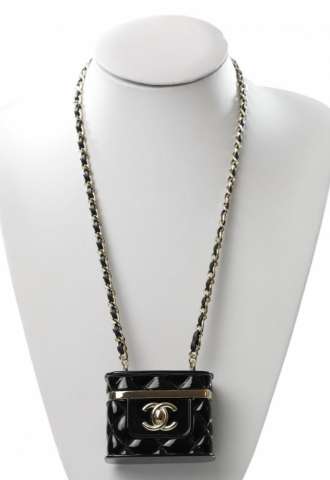 https://www.vipluxury.sk/Chanel mini kabelka/nahrdelnik/privesok