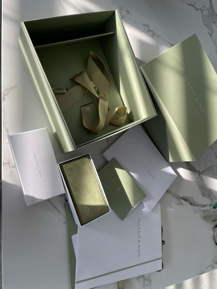 Van Cleef & Arpels onyx naramok