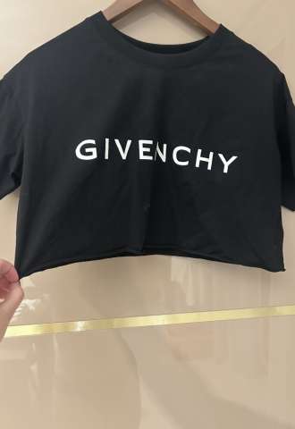 https://www.vipluxury.sk/Givenchy crop top