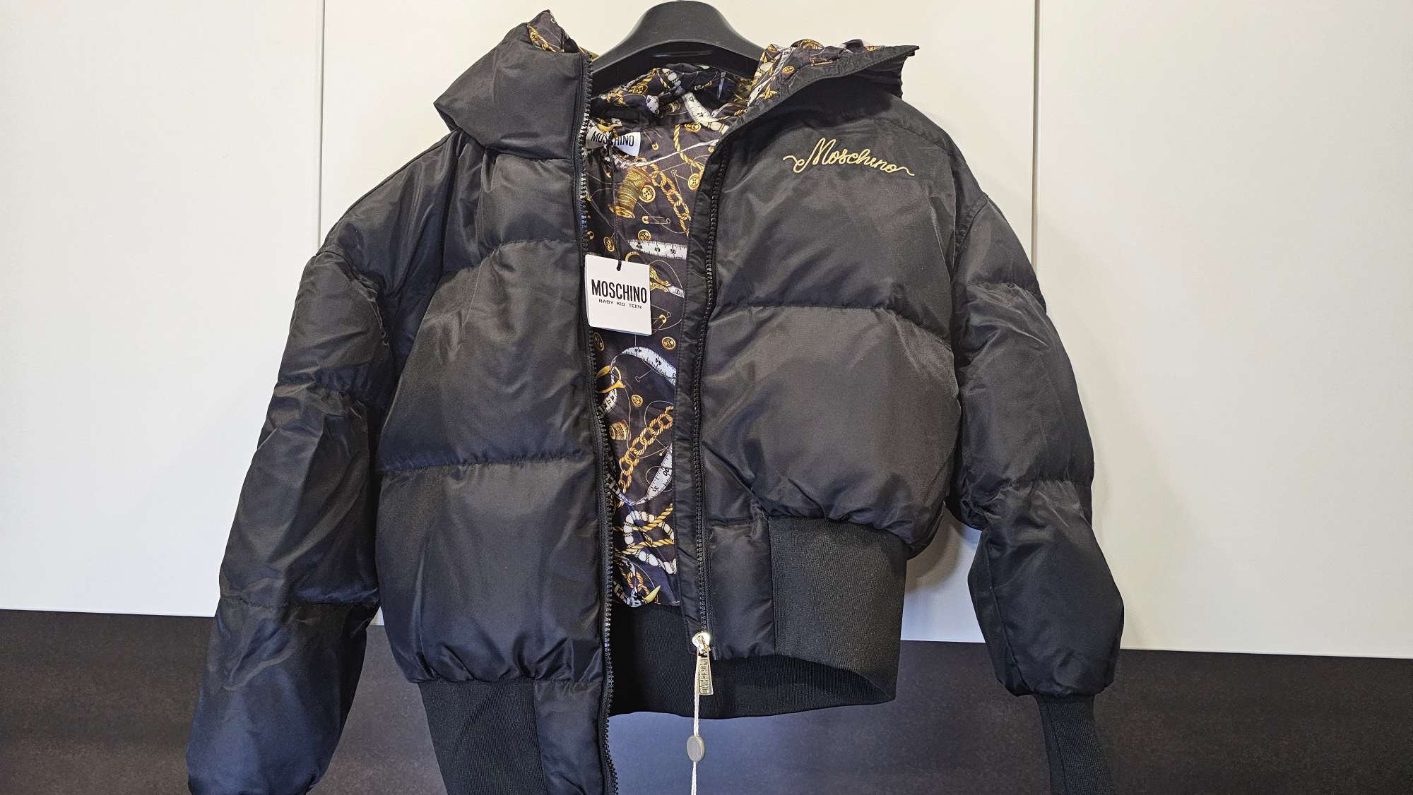 Nová bunda Moschino