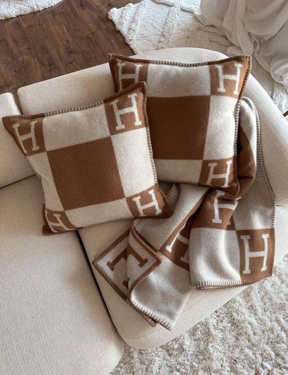 Hermes deka 2 vankuse