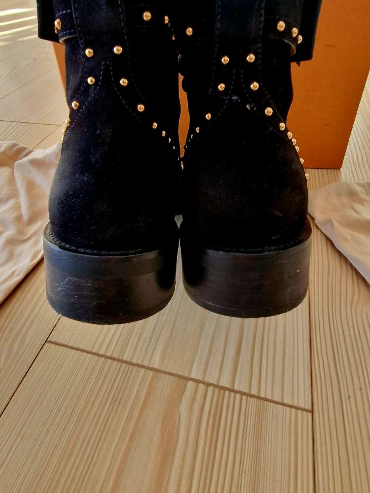 Louis Vuitton topánky Wonderland Flat Suede Ranger Boots black 41