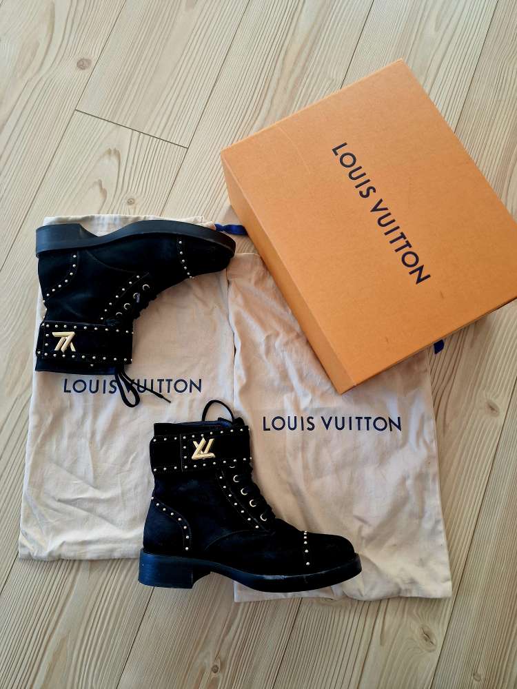 Louis Vuitton topánky Wonderland Flat Suede Ranger Boots black 41