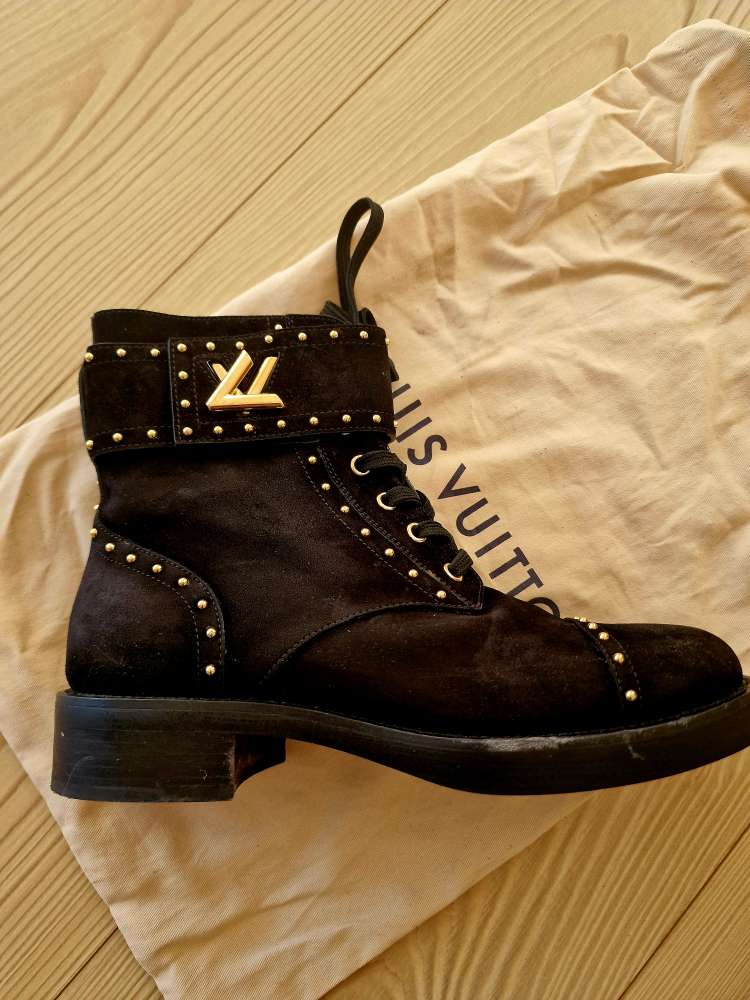 Louis Vuitton topánky Wonderland Flat Suede Ranger Boots black 41