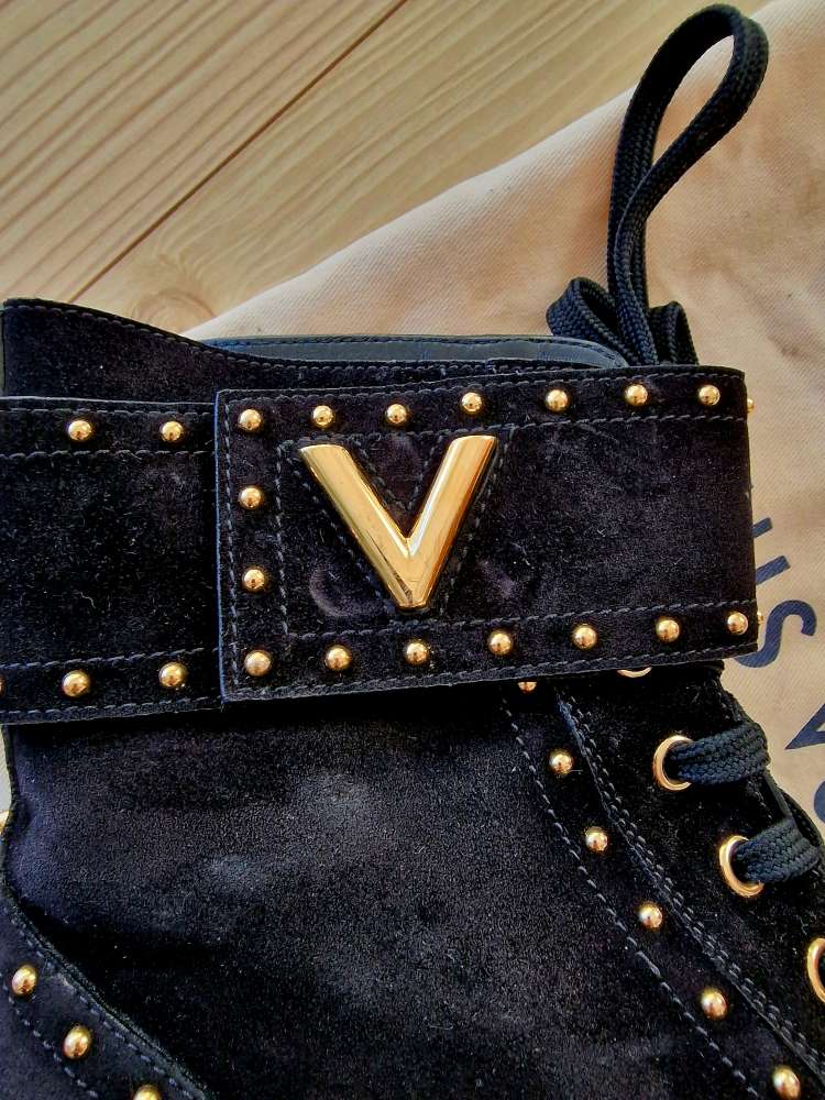 Louis Vuitton topánky Wonderland Flat Suede Ranger Boots black 41