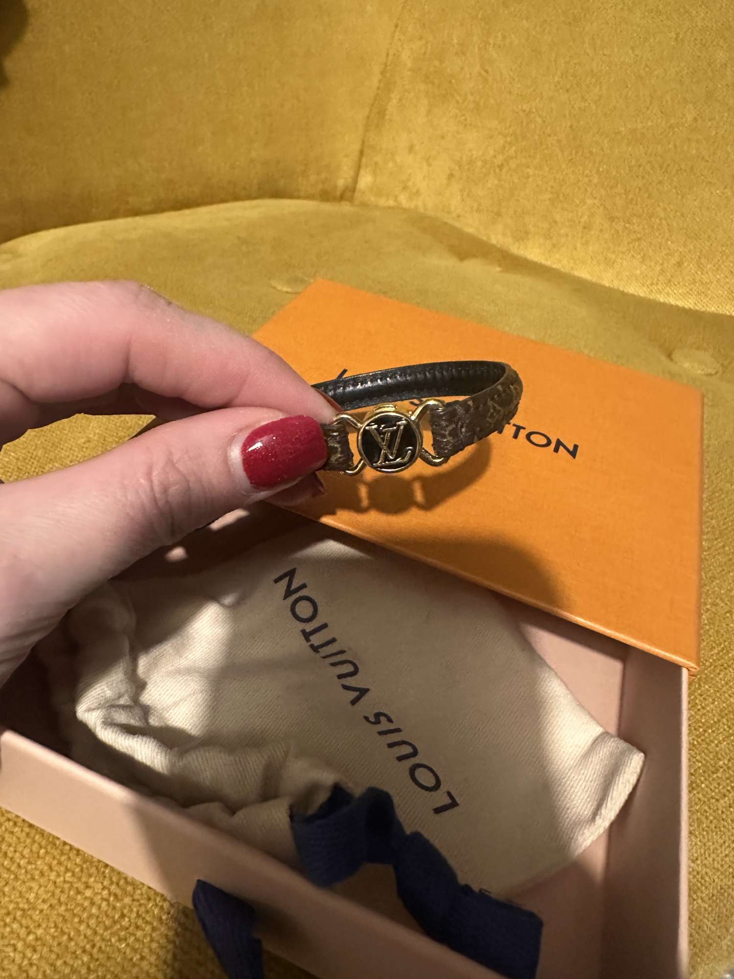 Náramok LV CLIC IT 19