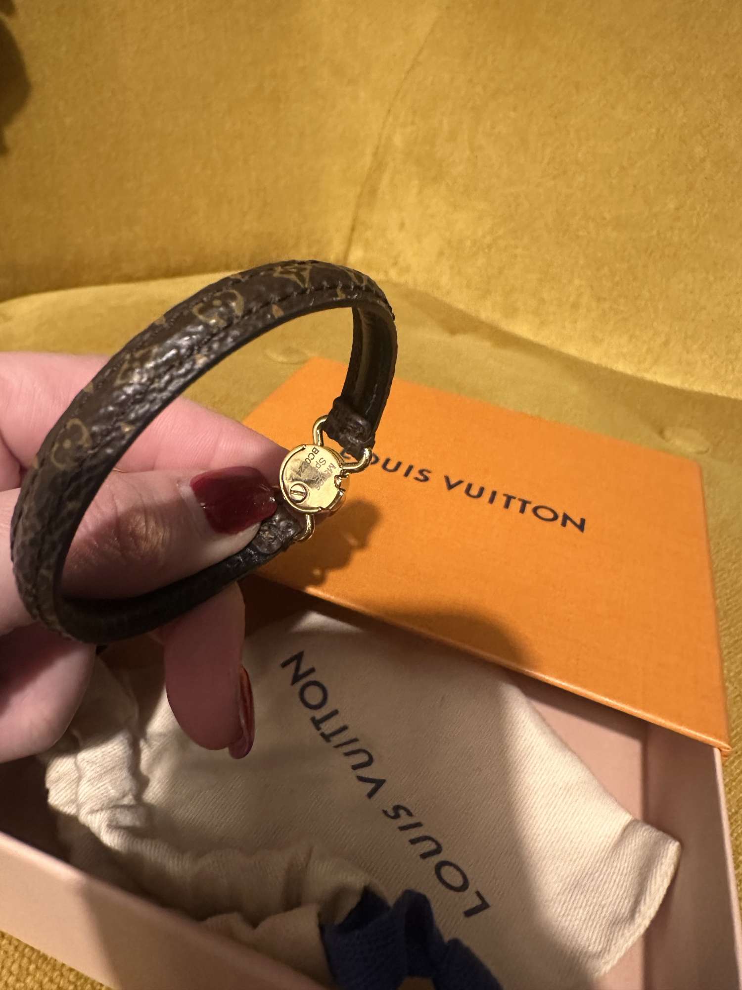 Náramok LV CLIC IT 19