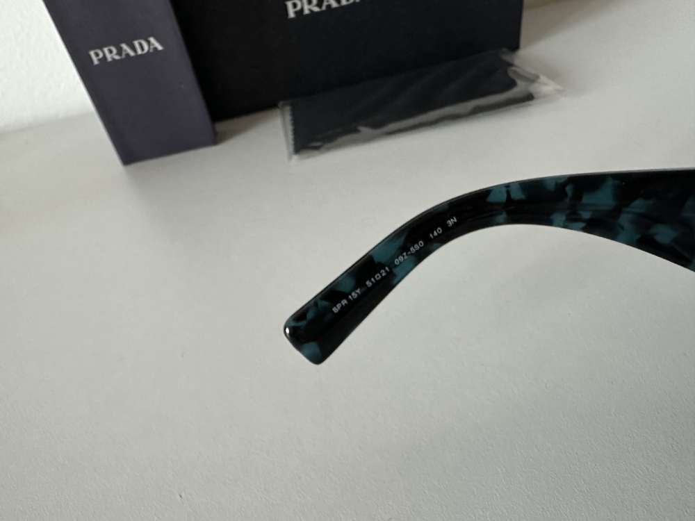 Prada slnečné okuliare