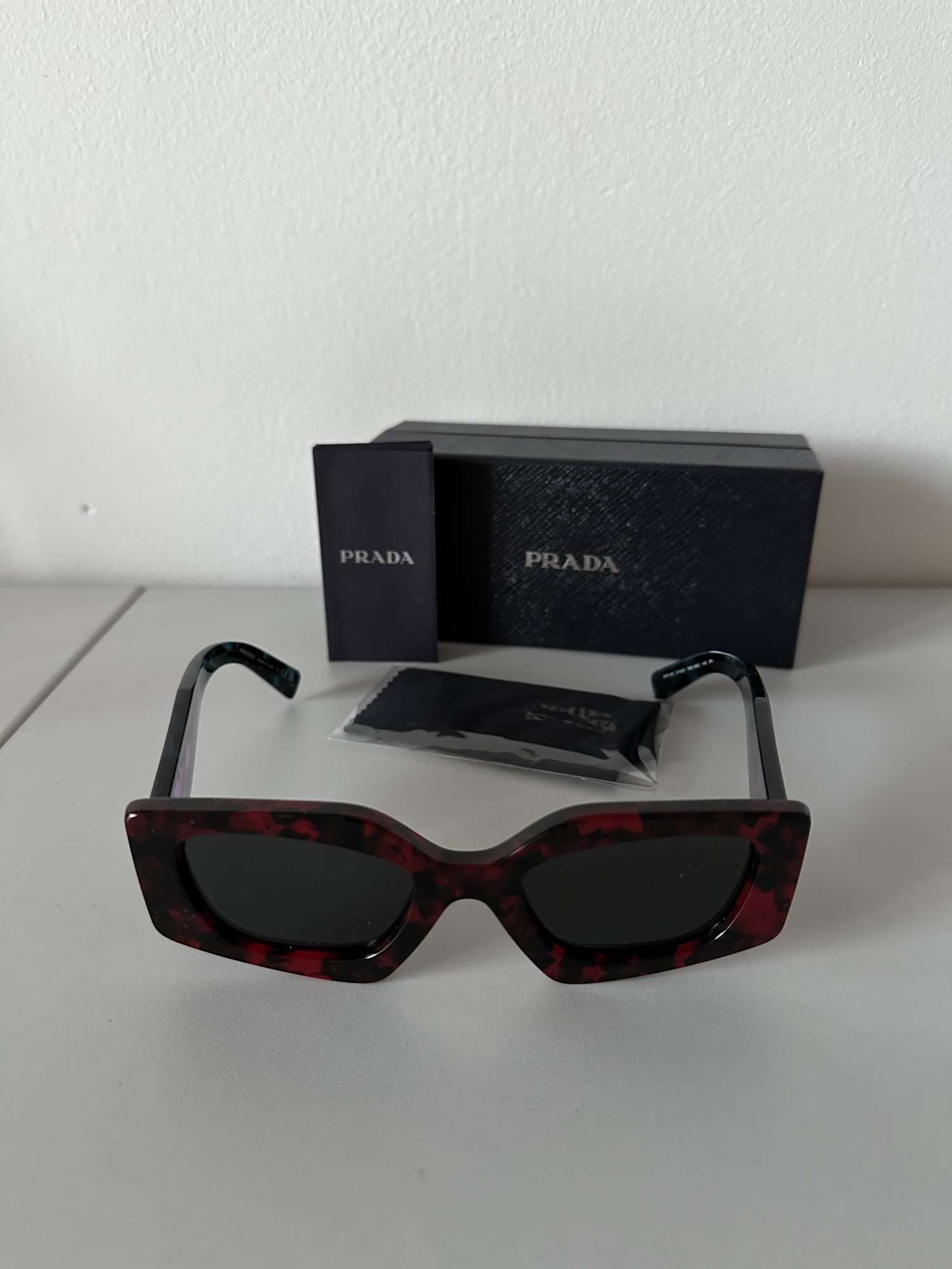 Prada slnečné okuliare