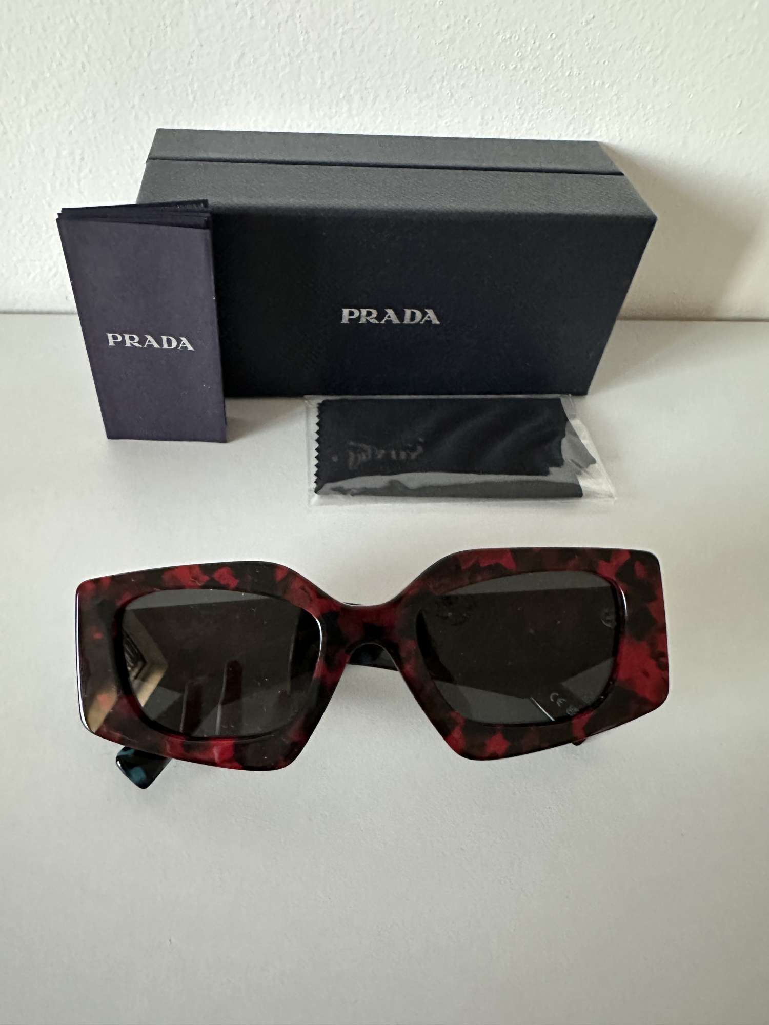 Prada slnečné okuliare