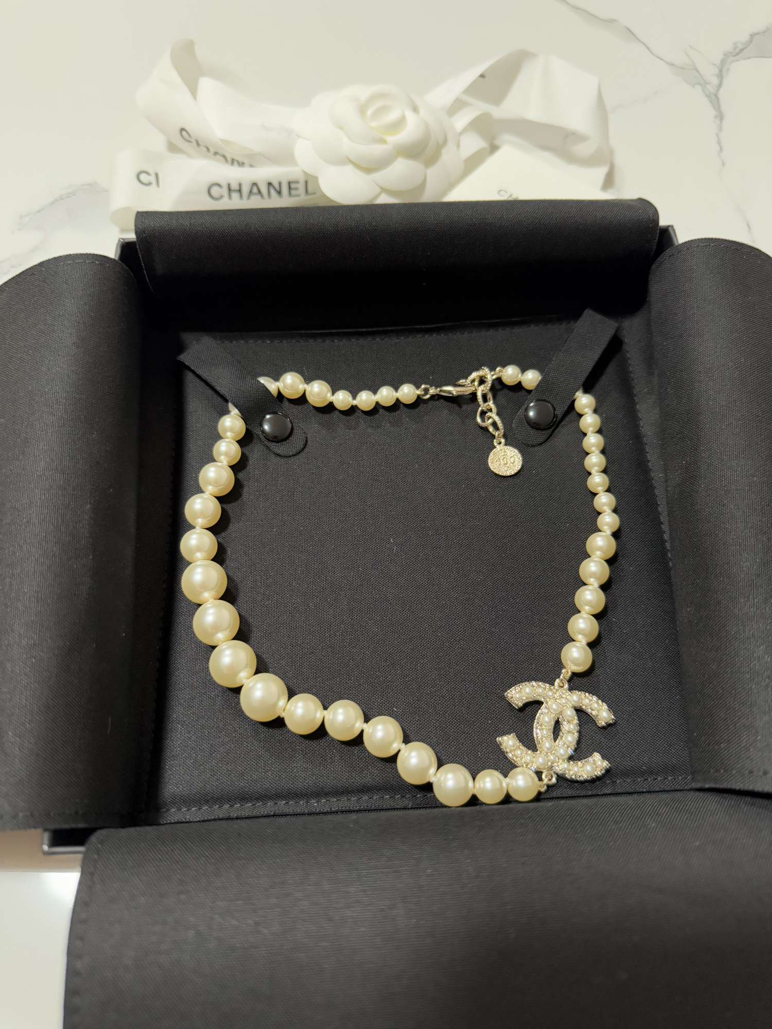 Chanel perly 100.výročie