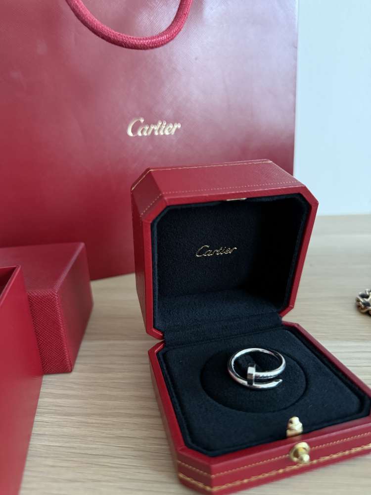 Cartier ring juste un clou