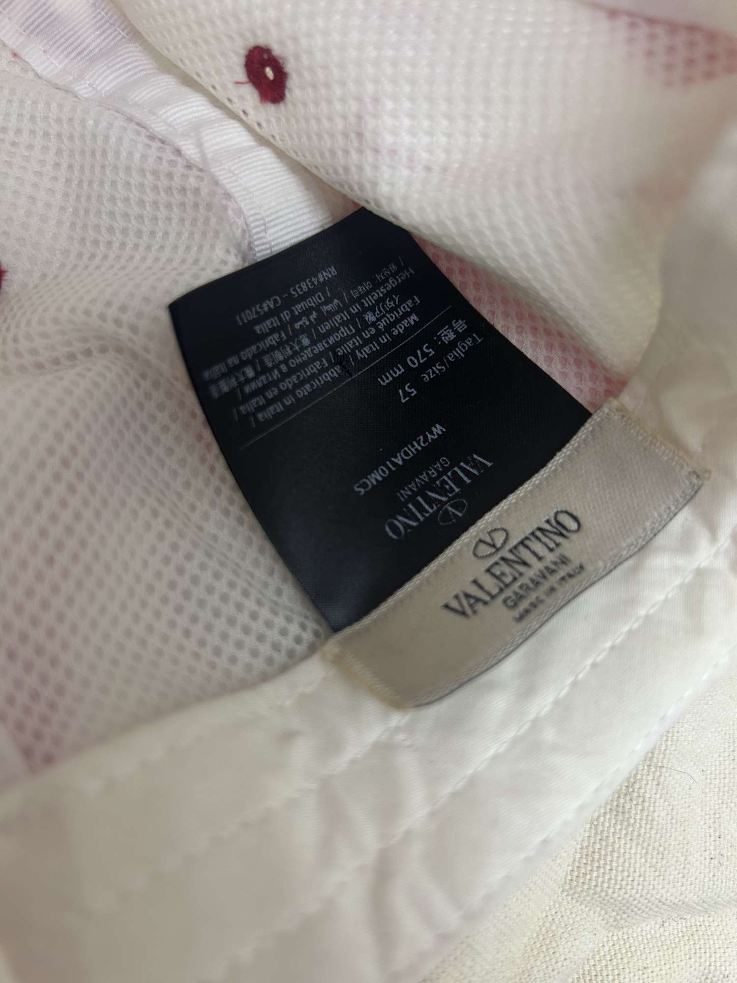 Valentino kšiltovka