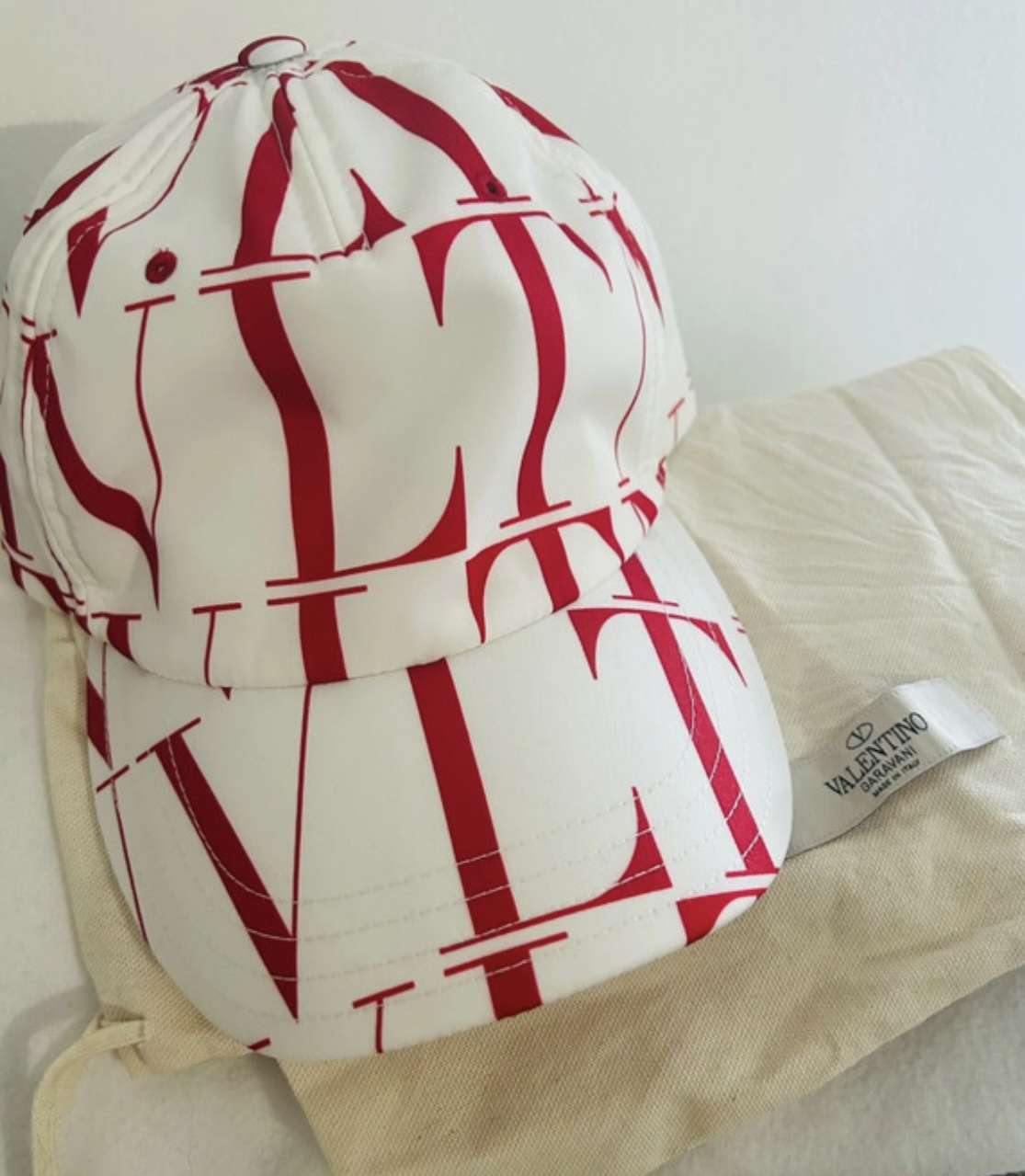 Valentino kšiltovka