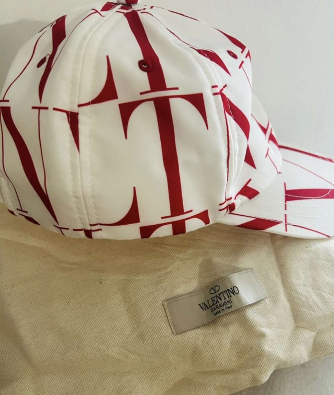 Valentino kšiltovka