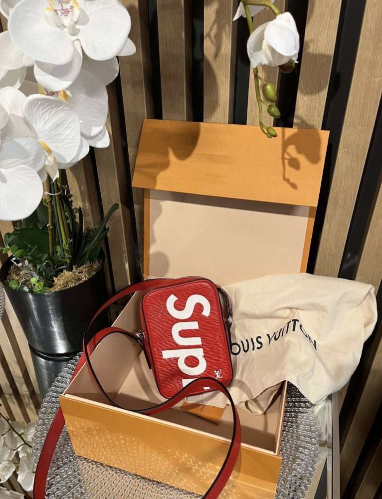 Supreme Louis Vuitton taštička