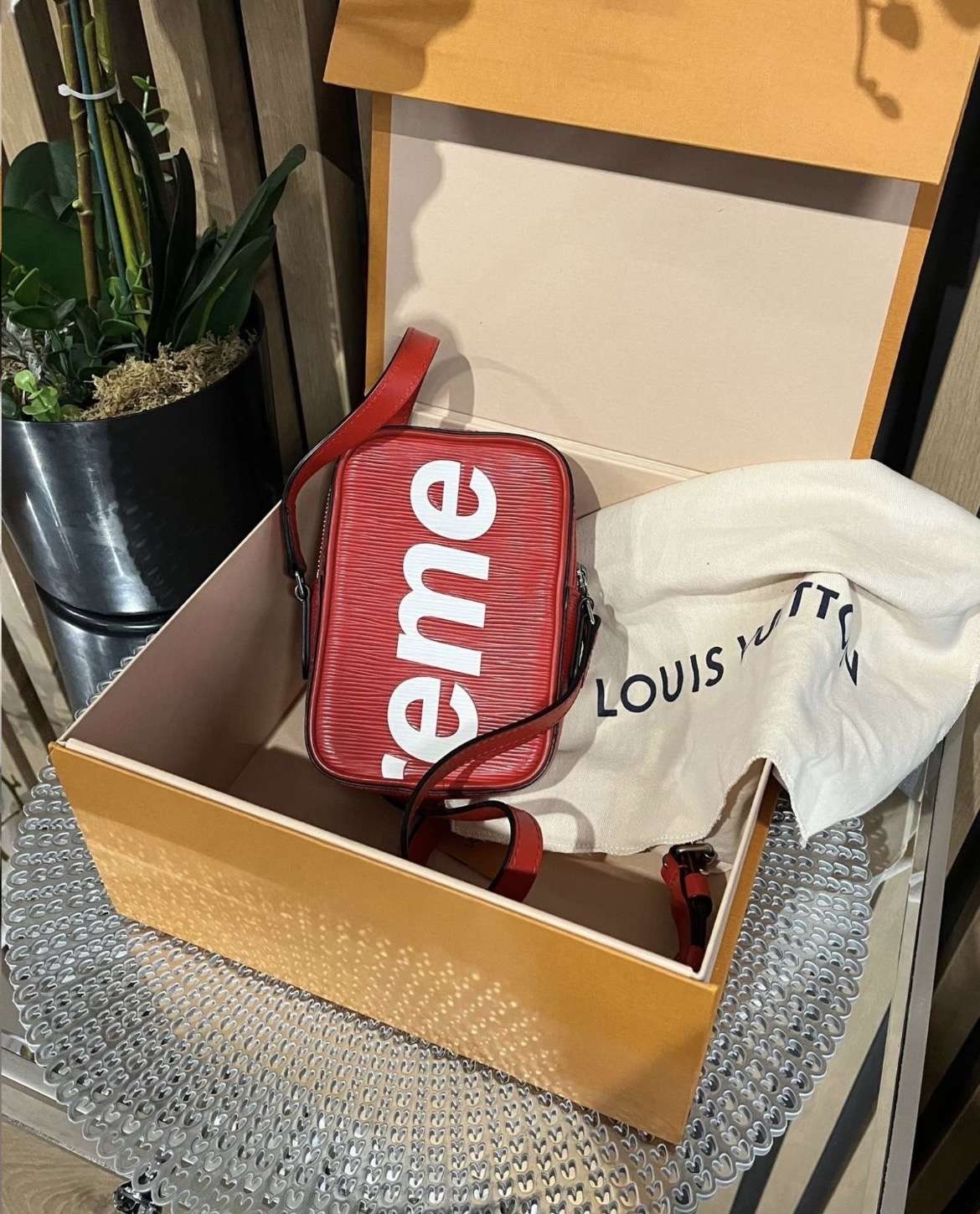 Supreme Louis Vuitton taštička