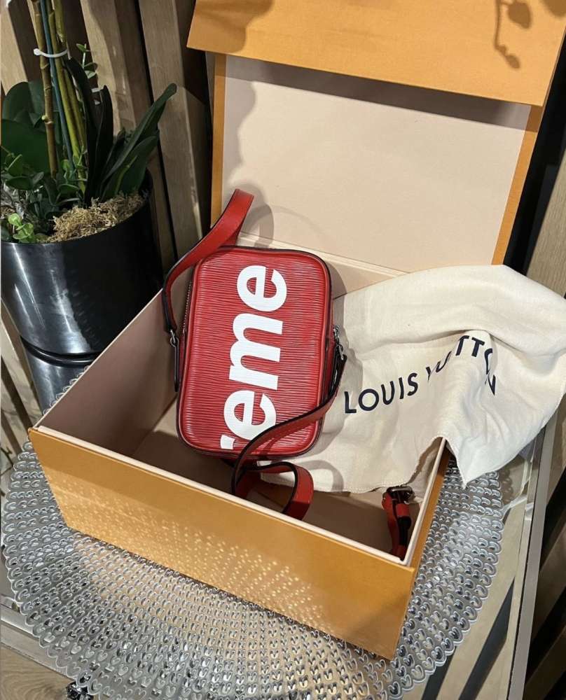 Supreme Louis Vuitton taštička