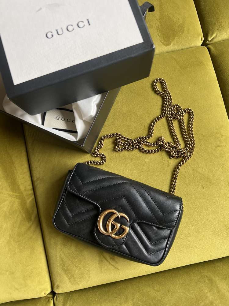 Gucci GG Marmont Matelassé Super Mini Bag
