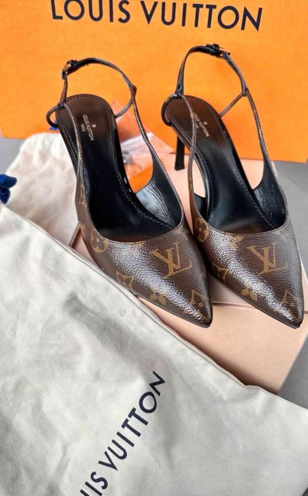 Louis Vuitton lodičky