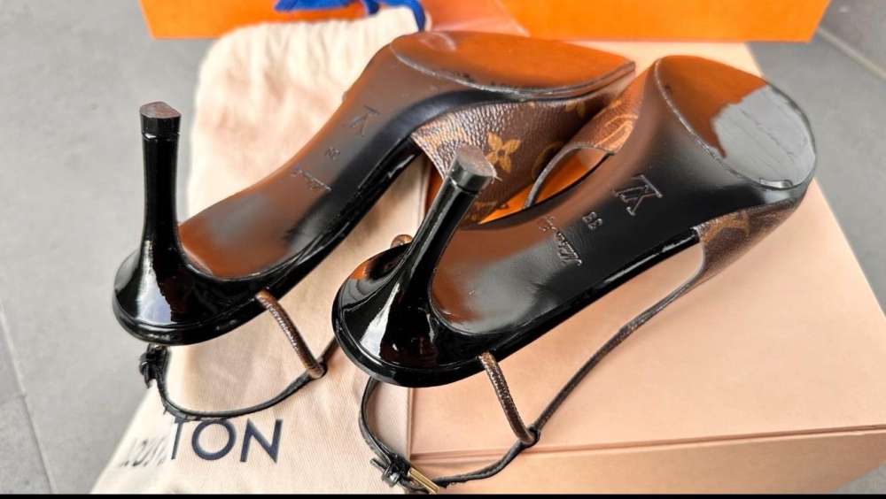 Louis Vuitton lodičky