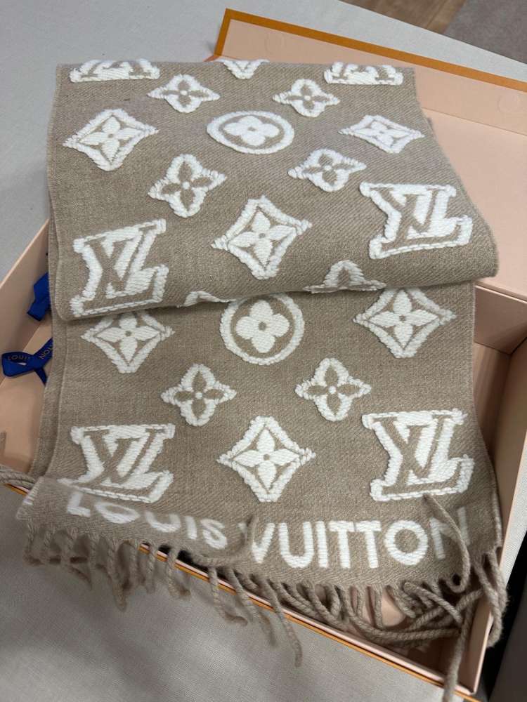 Louis Vuitton šál