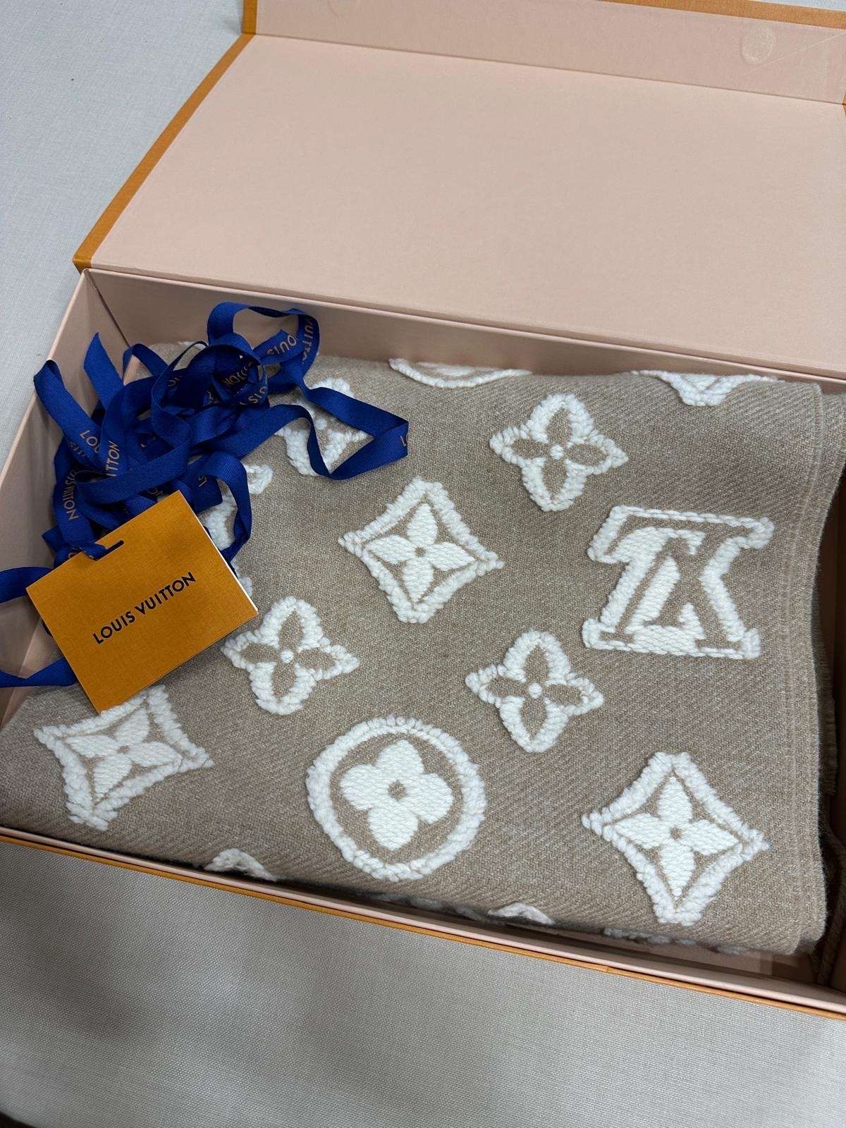 Louis Vuitton šál