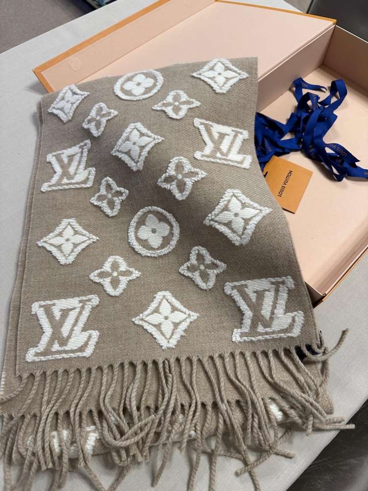 Louis Vuitton šál