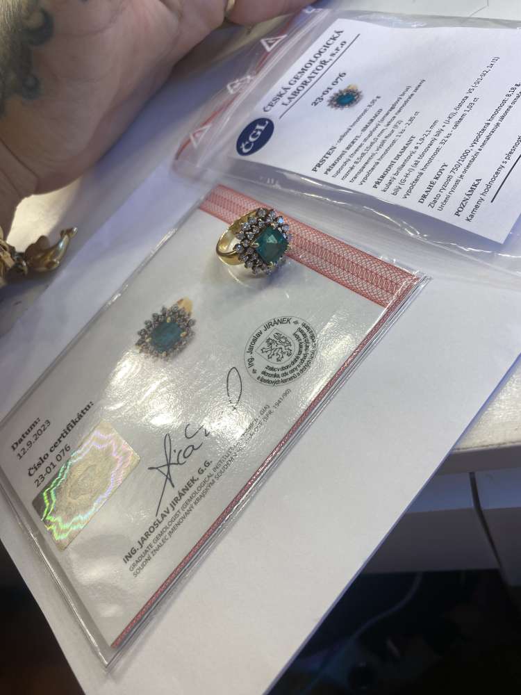 Prsten smaragd brilianty