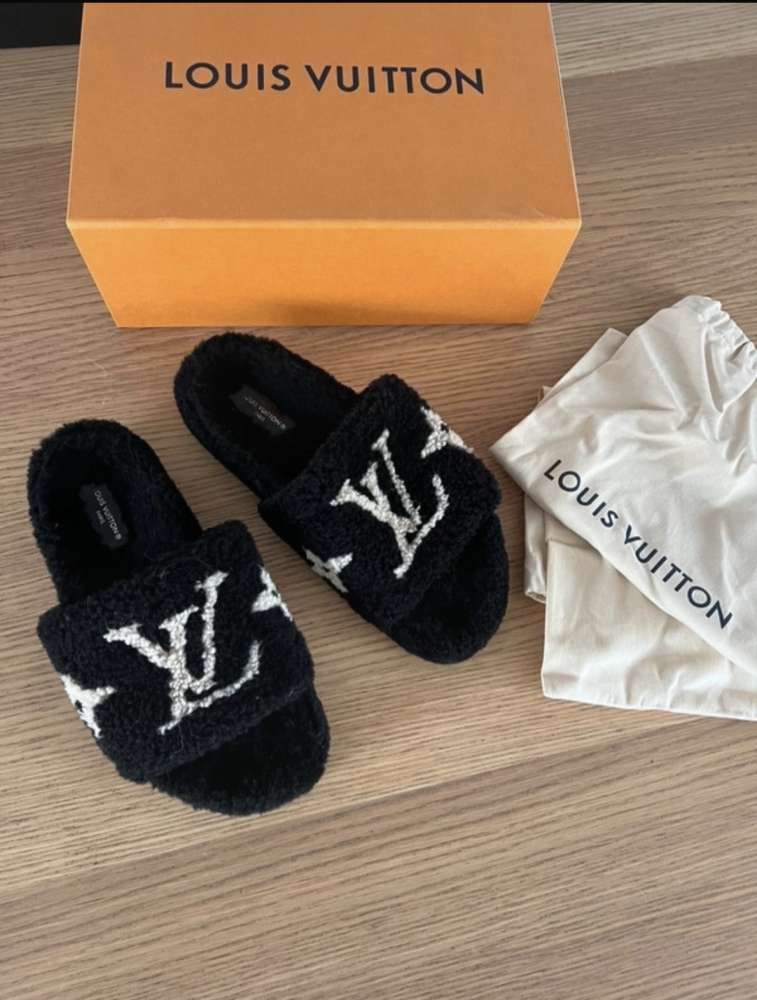 Louis Vuitton slapky