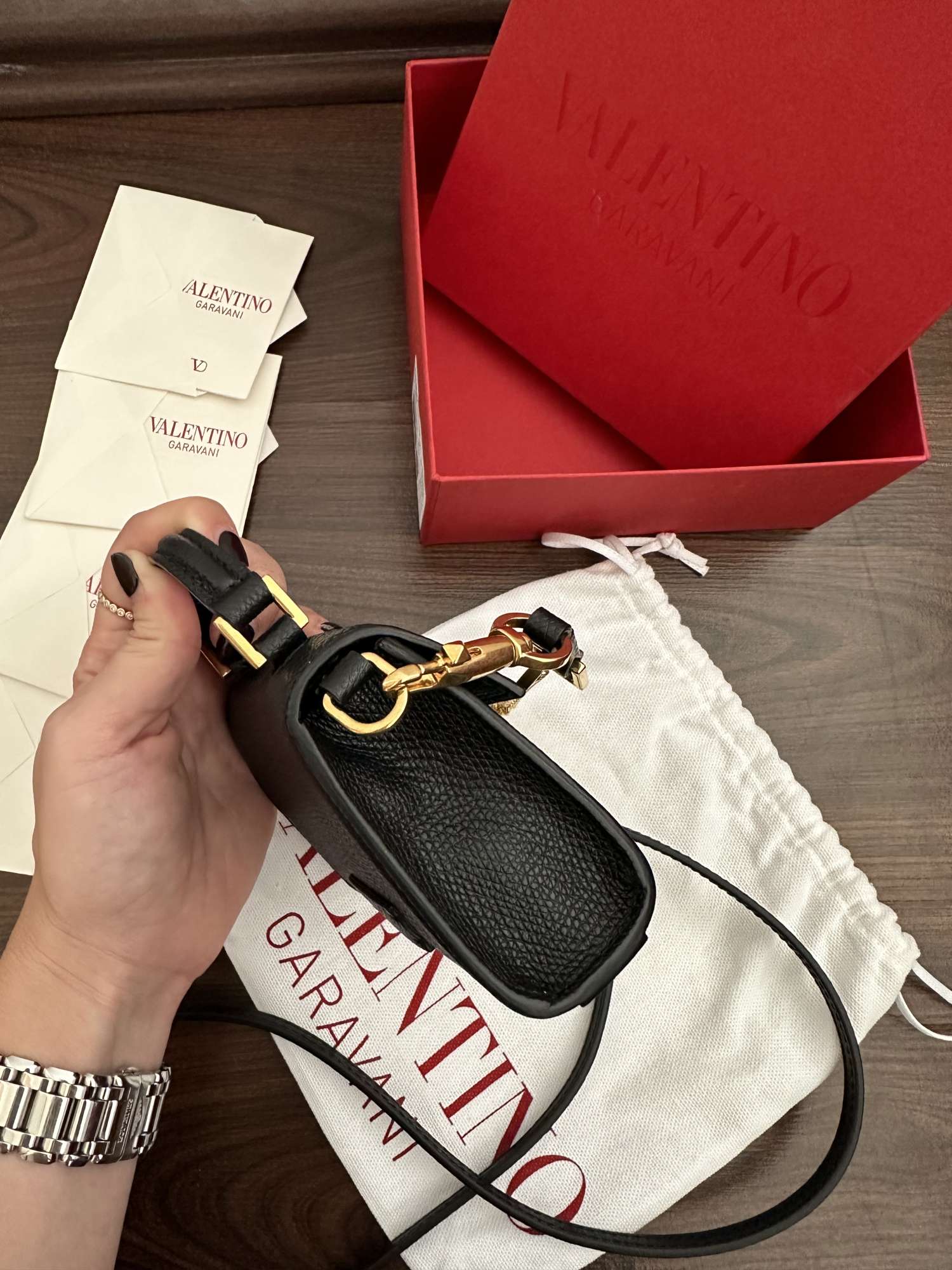 VALENTINO GARAVANI Micro V Sling taška