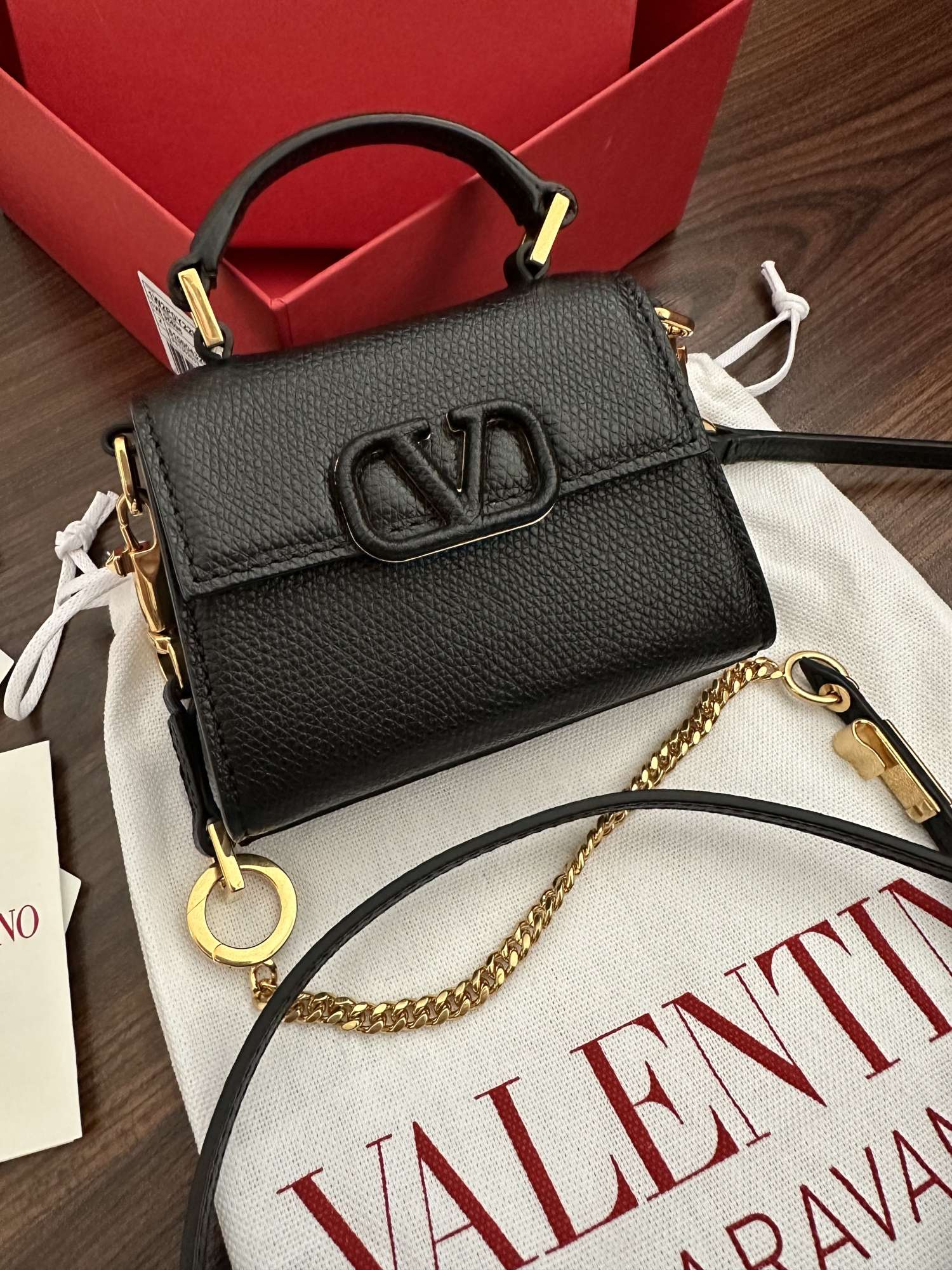 VALENTINO GARAVANI Micro V Sling taška