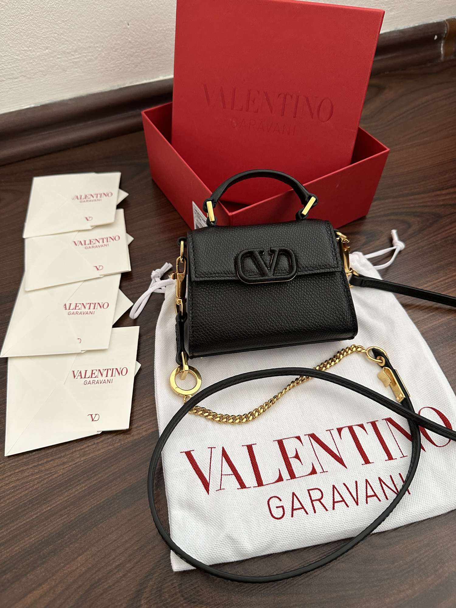 VALENTINO GARAVANI Micro V Sling taška