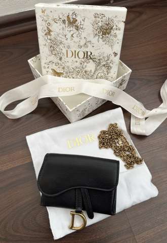 https://www.vipluxury.sk/Puzdro Dior SADDLE NANO z čiernej kozej kože