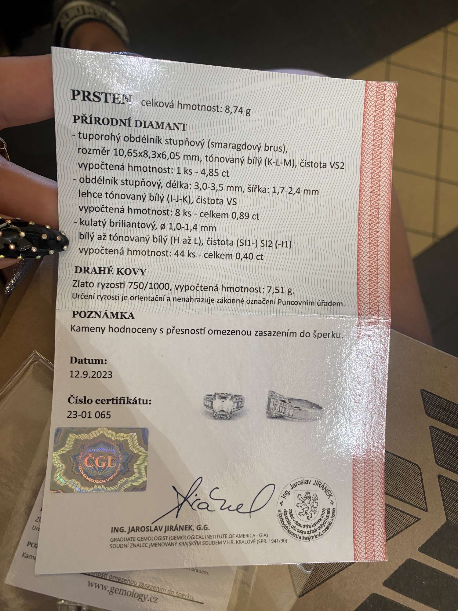 Diamantový prsteň 750 centralni kamen 4,85ct