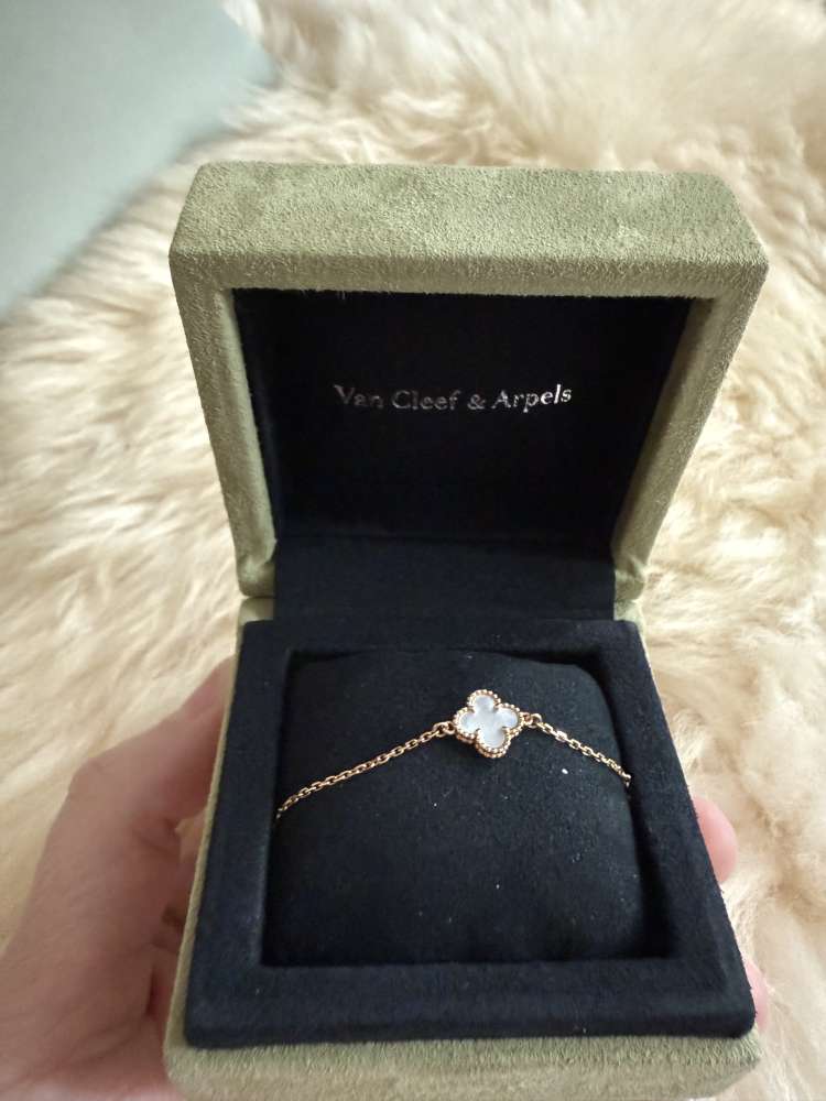 Náramek VCA jedna květinka