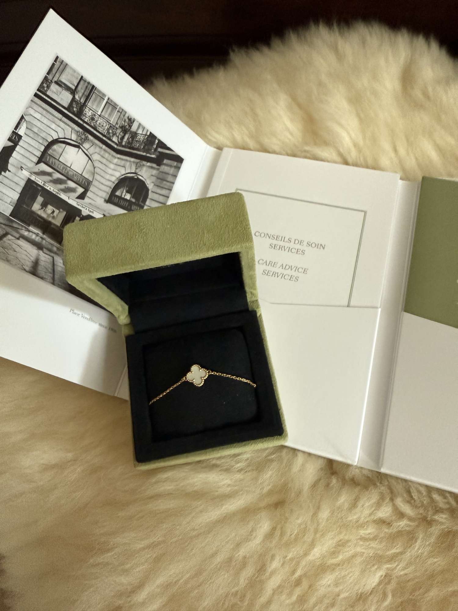 Náramek VCA jedna květinka